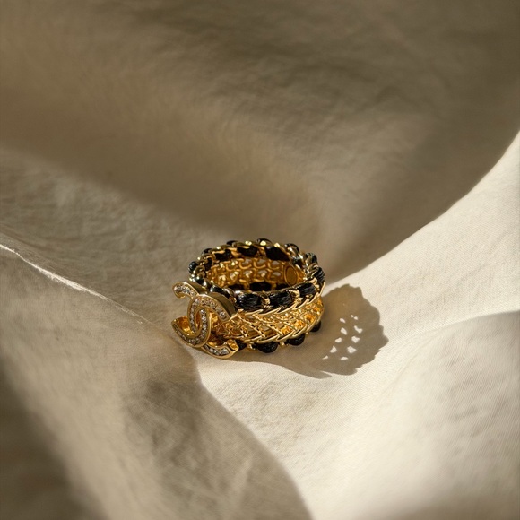 Beautiful Chanel Gold and Black Chain Ring - Picture 9 of 16